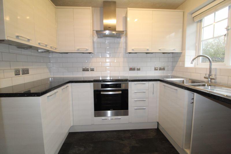 Diana Gardens, Bradley Stoke 3 bed terraced house £1,450 pcm (£335 pw)