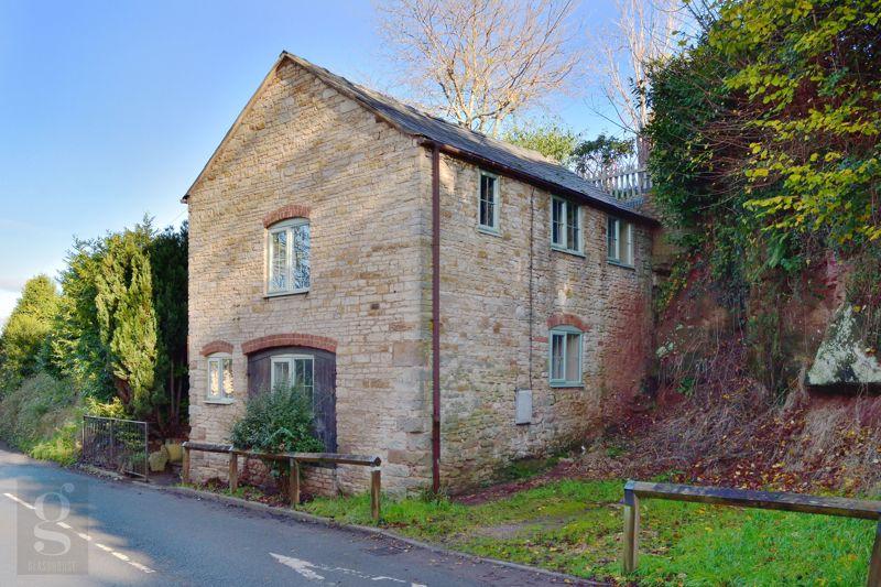 Culver Street, Newent... 2 bed character property £230,000