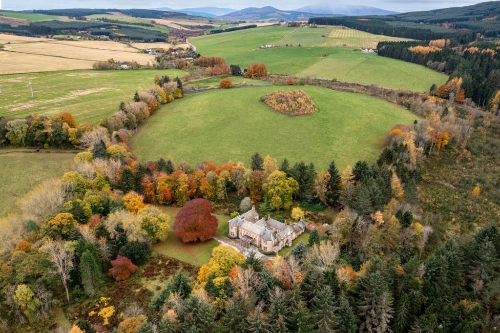 Auchlunkart House, Mulben, Keith, Banffshire, AB55 8 bed detached house
