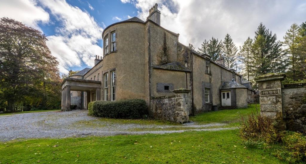Auchlunkart House