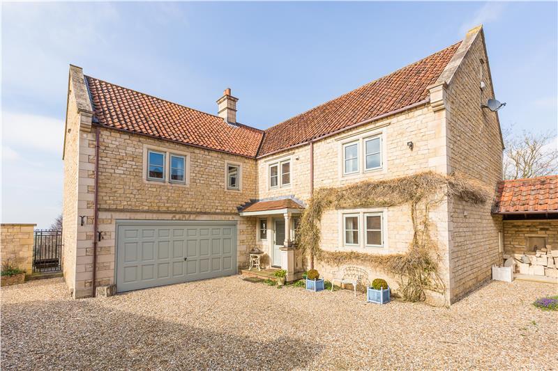 Saxon House, North End, Fulbeck, Grantham, Lincolnshire, NG32 3JR 4 bed