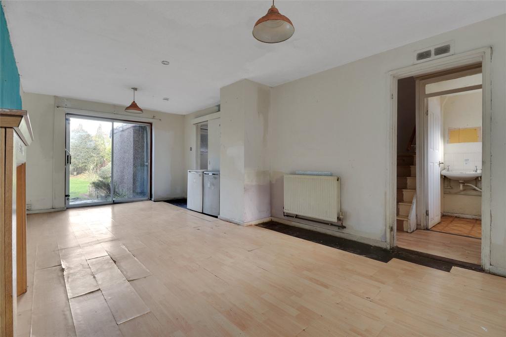 Martin Road, Barnstaple, EX32 3 bed terraced house £140,000