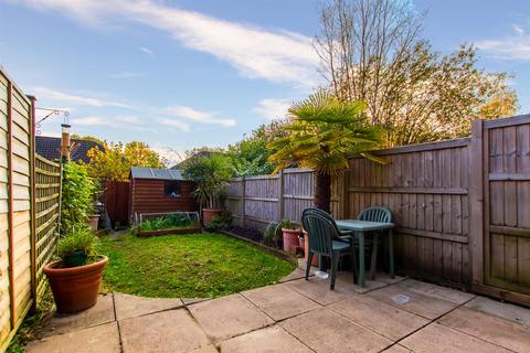 20 Fox Road, Haslemere, GU27 1RG