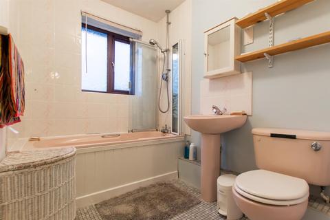 20 Fox Road, Haslemere, GU27 1RG