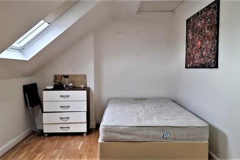 1 bedroom in a house share to rent - Herbert Gardens, London