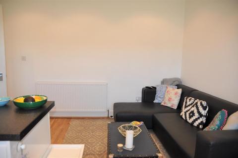 1 bedroom in a house share to rent - Herbert Gardens, London