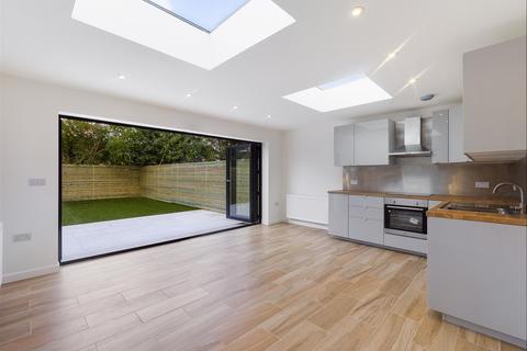 25 Headley Drive, New Addington, Croydon, CR0 0QH