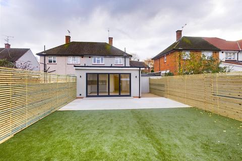 25 Headley Drive, New Addington, Croydon, CR0 0QH