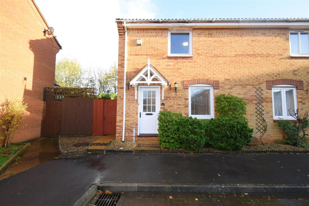 Elizabeth Way, Mangotsfield, Bristol 2 bed end of terrace house £