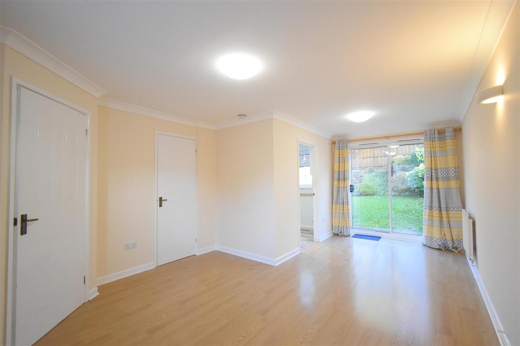 Elizabeth Way, Mangotsfield, Bristol 2 bed end of terrace house £