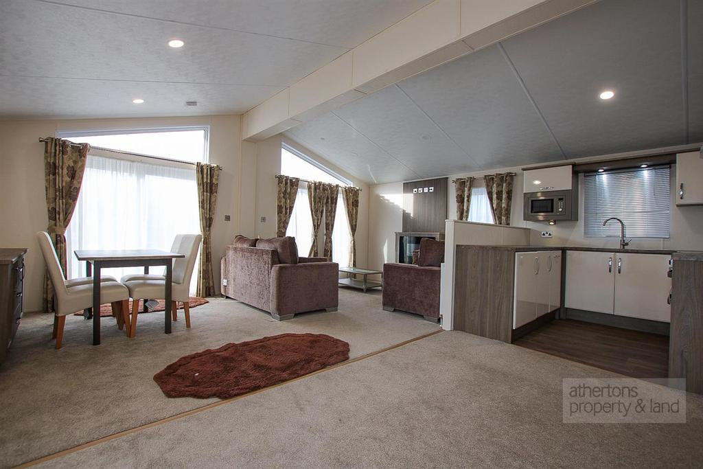 Ledale Mobile Home Park, Clayton Le... 2 bed park home £175,000