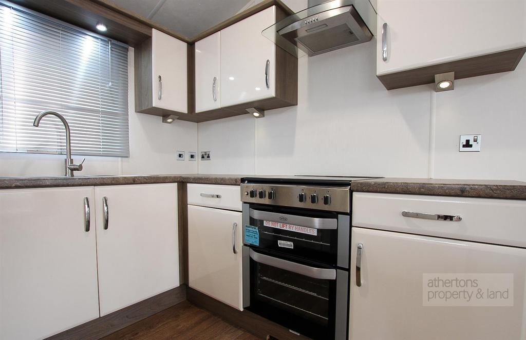 Ledale Mobile Home Park, Clayton Le... 2 bed park home £175,000