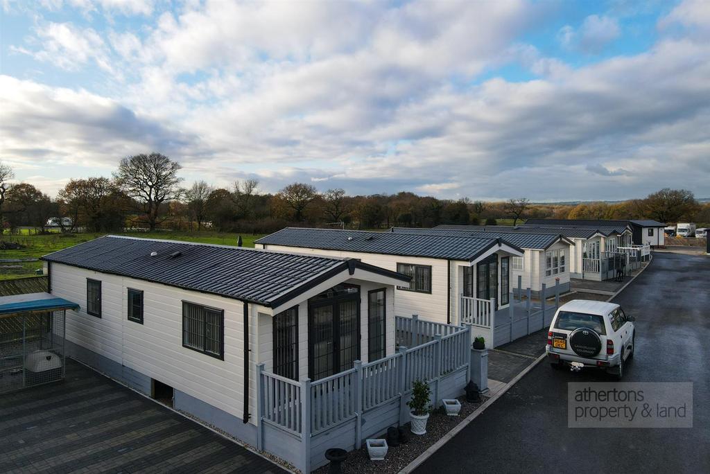 Ledale Mobile Home Park, Clayton Le... 2 bed park home £99,995