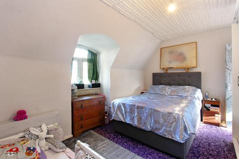 Flat 15, Cameron House Comber Grove, London, SE5 0UJ