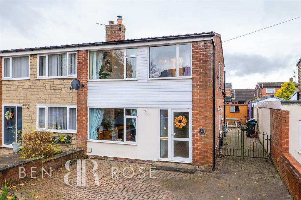 Clancutt Lane, Coppull, Chorley 3 bed semidetached house £179,995