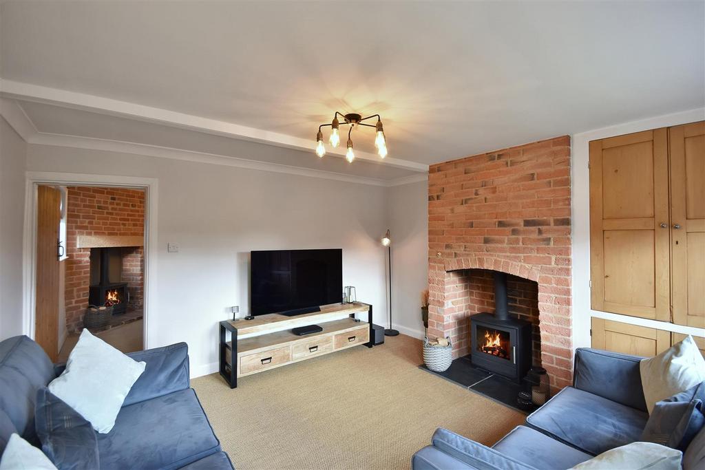 Main Street, Sibthorpe, Newark 2 bed semidetached house £350,000