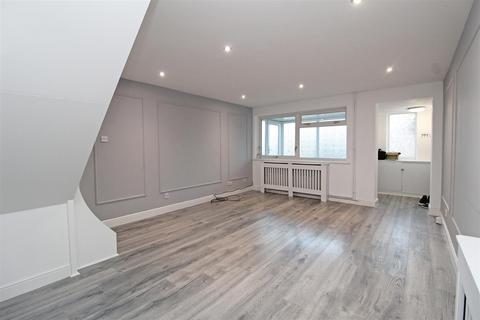 18 Harkness Close, Bletchley, Milton Keynes, MK2 3NB