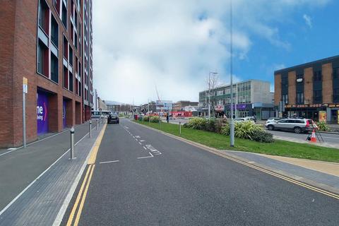 Retail property (high street) to rent - The Kingsway, Swansea