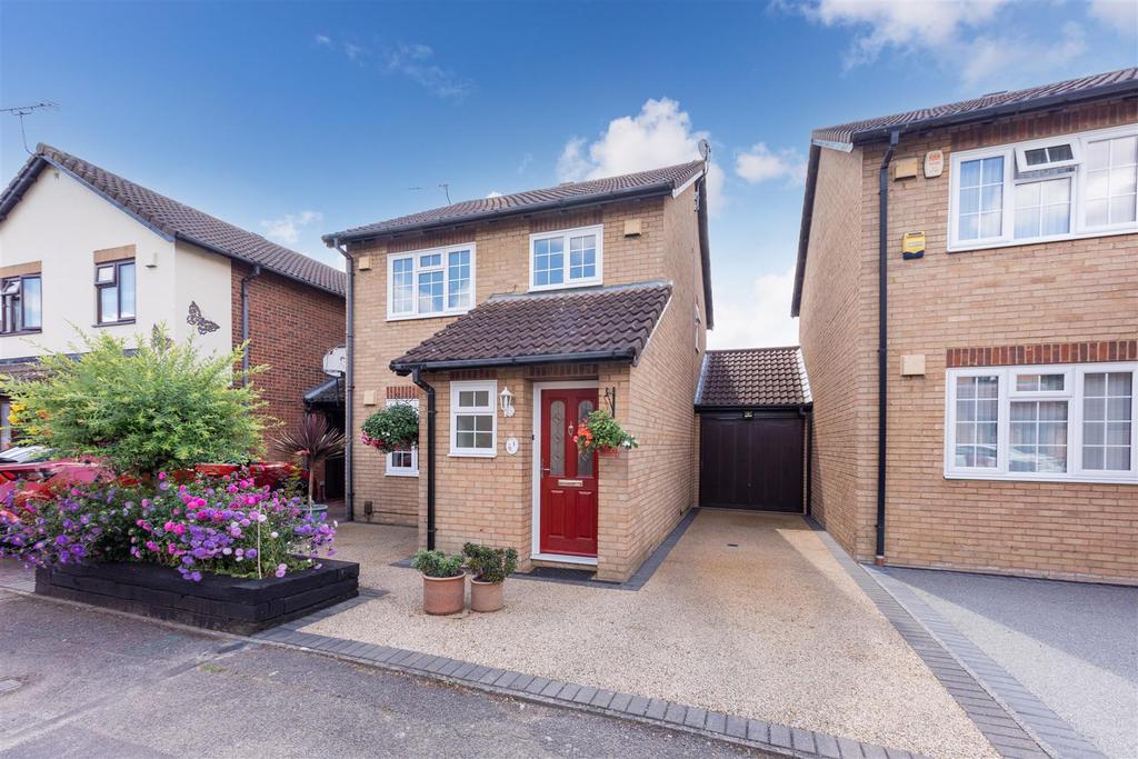 Galahad Close, Cippenham 3 bed detached house £519,950