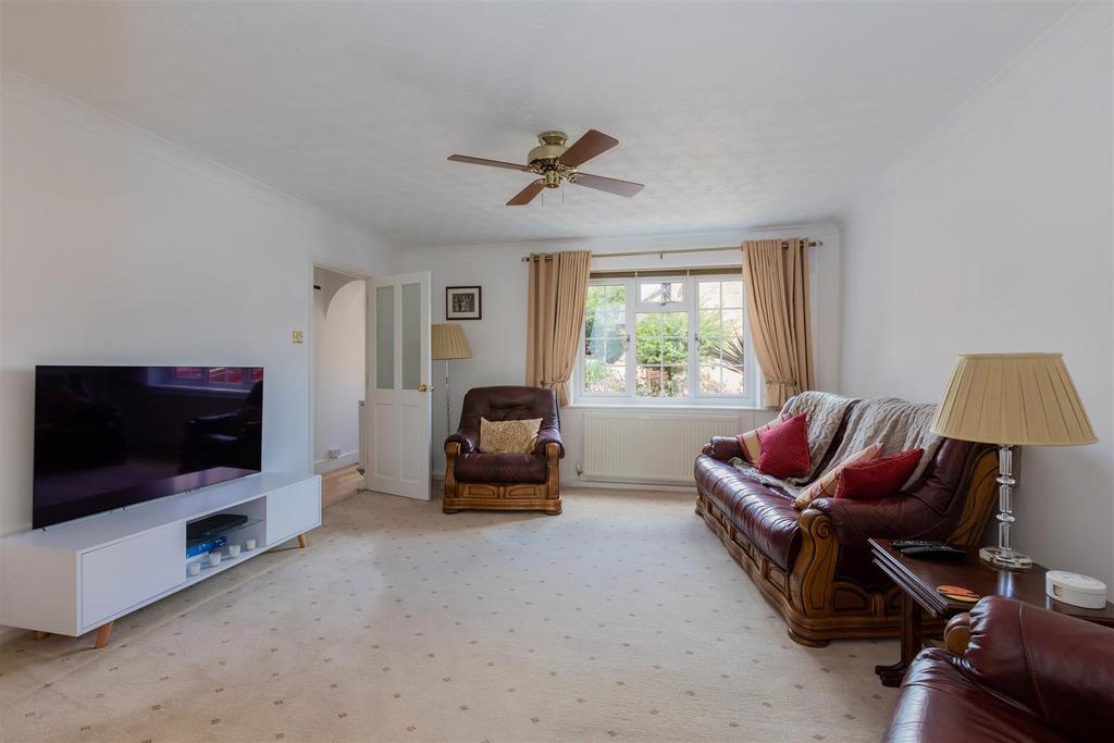 Galahad Close, Cippenham 3 bed detached house £519,950