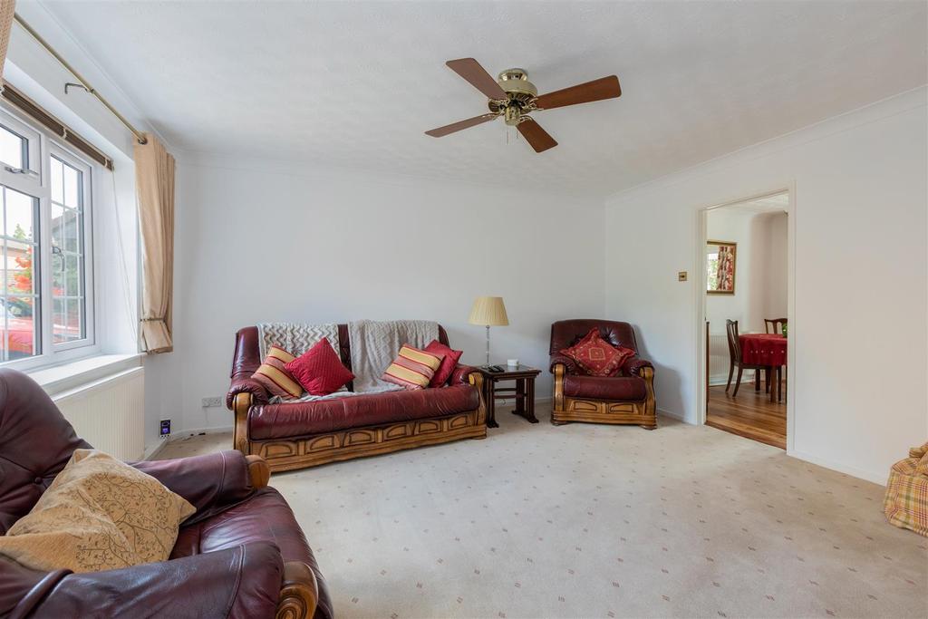 Galahad Close, Cippenham 3 bed detached house £519,950