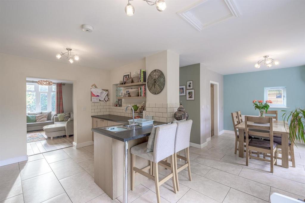 Brook Holloway, Stourbridge, DY9 8XL 3 bed detached house for sale £