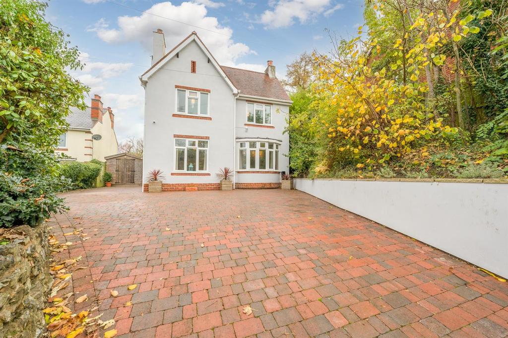 Brook Holloway, Stourbridge, DY9 8XL 3 bed detached house £335,000