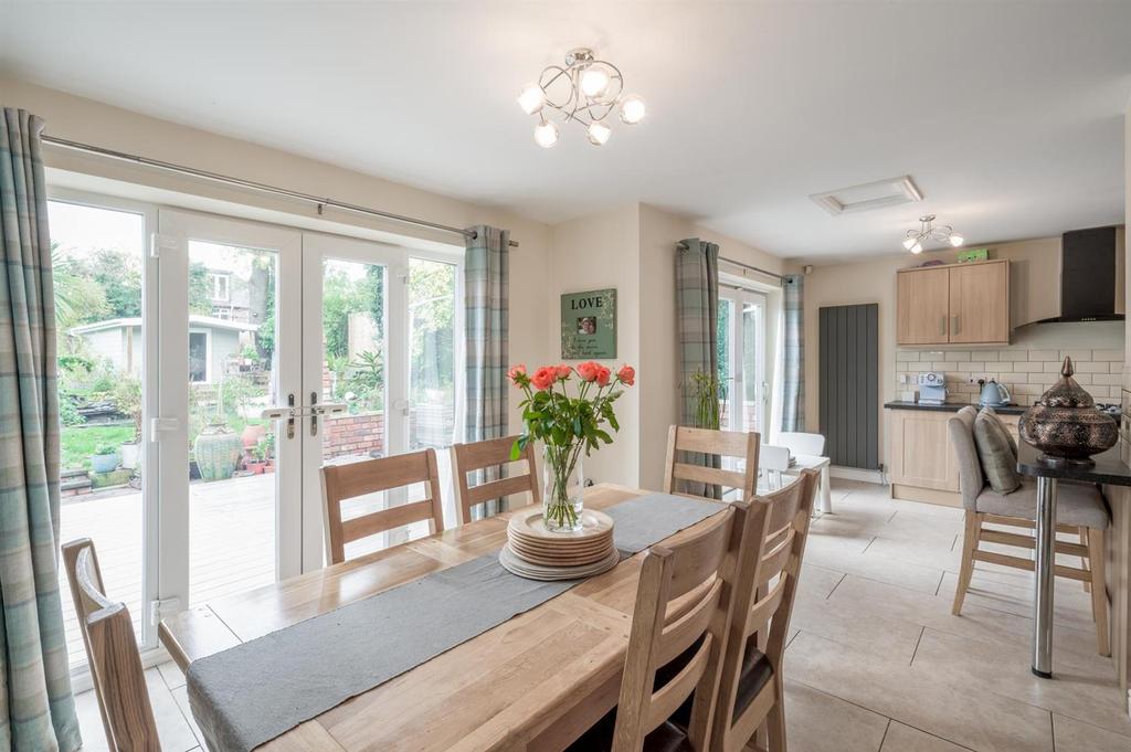 Brook Holloway, Stourbridge, DY9 8XL 3 bed detached house £335,000