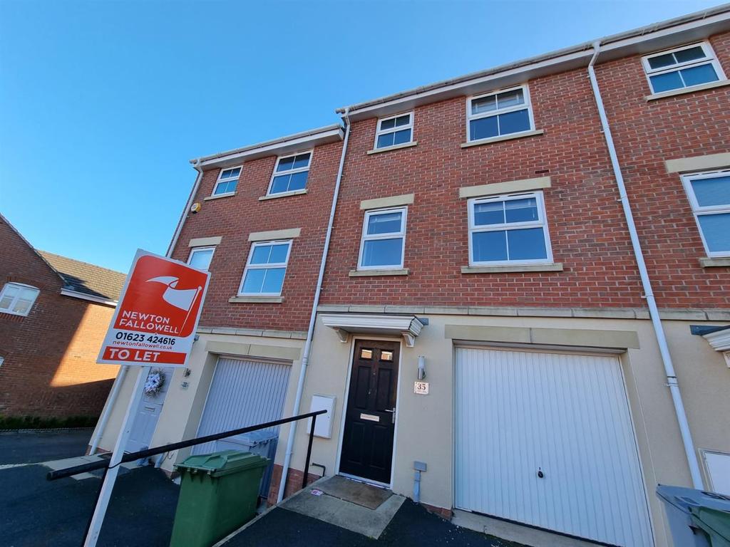 Kerry Close, Clipstone Village... 4 bed townhouse £915 pcm (£211 pw)