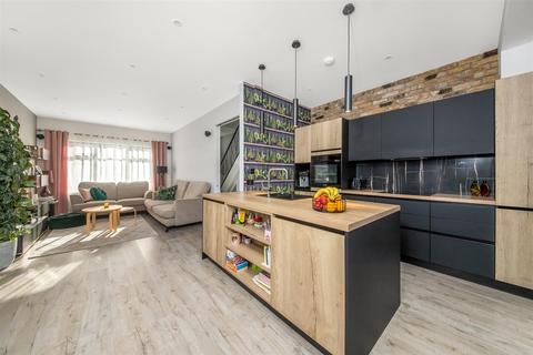 41 Arrol Road, Beckenham, BR3 4NX
