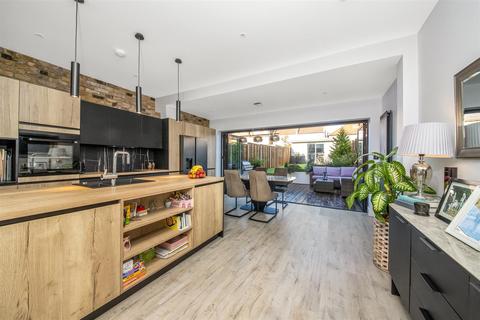 41 Arrol Road, Beckenham, BR3 4NX