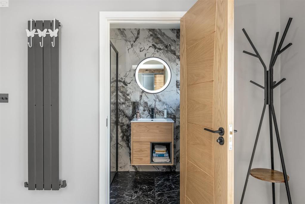 Ensuite shower room