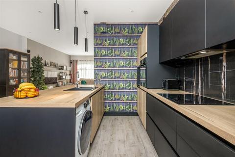 41 Arrol Road, Beckenham, BR3 4NX