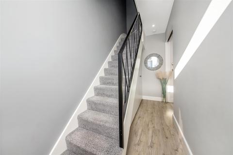 41 Arrol Road, Beckenham, BR3 4NX