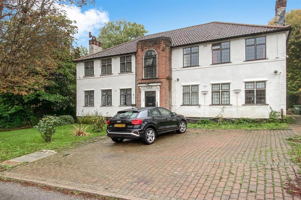 Elms Lane, Sudbury 2 bed flat £320,000