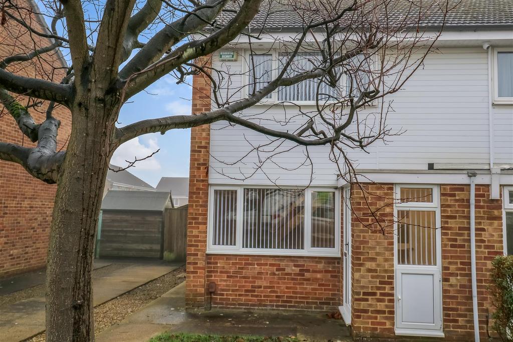 Forfar Close, Darlington 2 bed semidetached house £600 pcm (£138 pw)