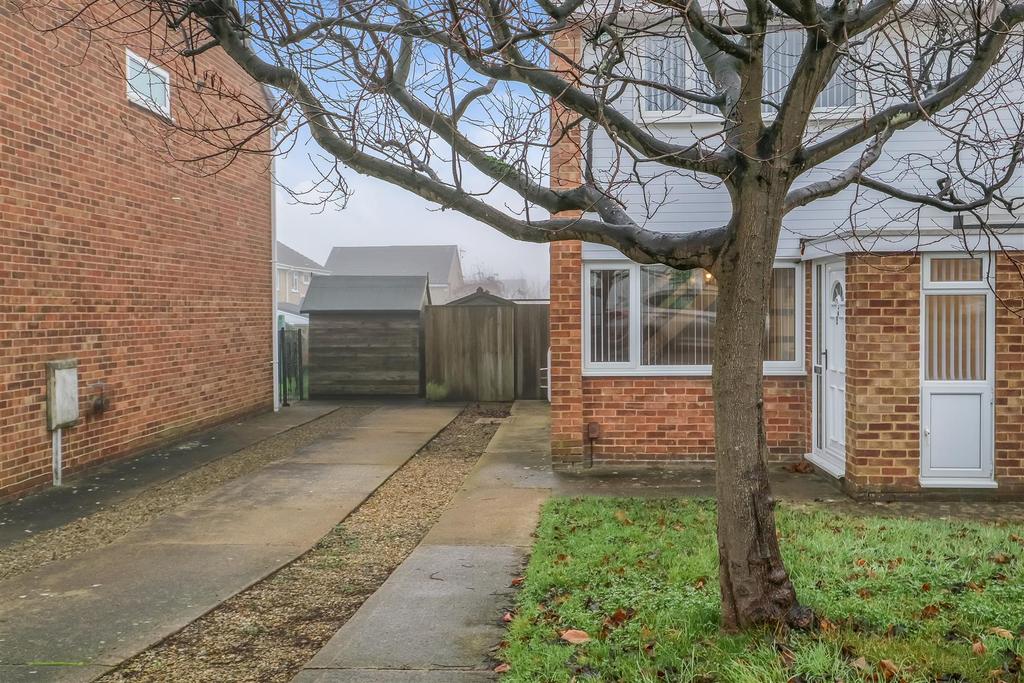Forfar Close, Darlington 2 bed semidetached house £600 pcm (£138 pw)