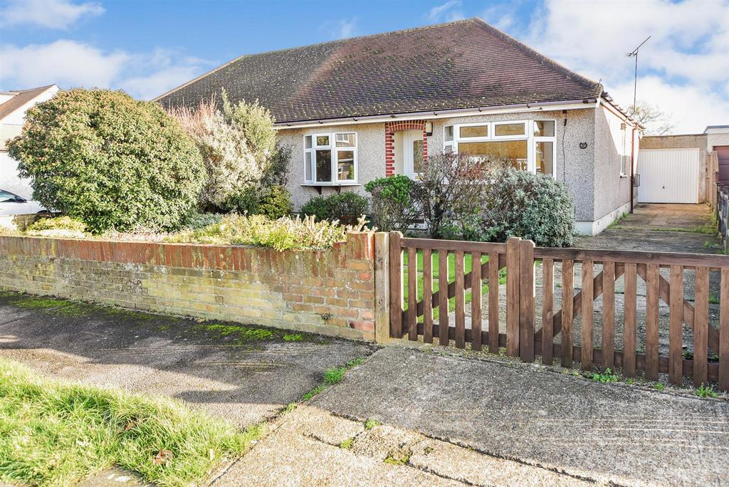 Avenue, Bowers Gifford, Basildon 2 bed semidetached