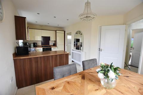 67 Castleton Grove, Haverfordwest, SA62 4AF