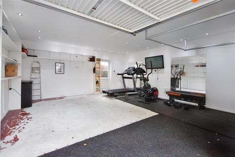 67 Castleton Grove, Haverfordwest, SA62 4AF