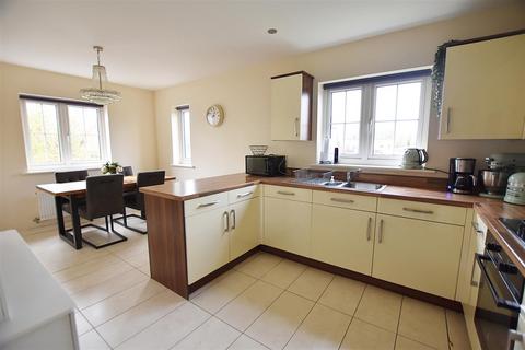 67 Castleton Grove, Haverfordwest, SA62 4AF