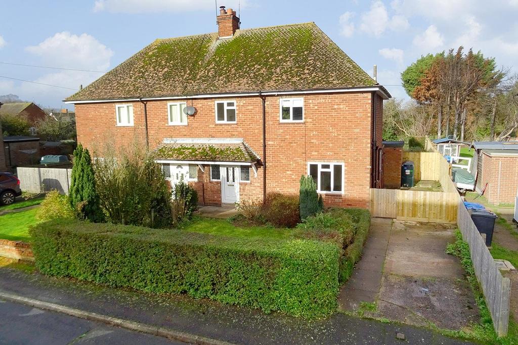 Lammas Close, Husbands Bosworth, Lutterworth 3 bed house £950 pcm (£
