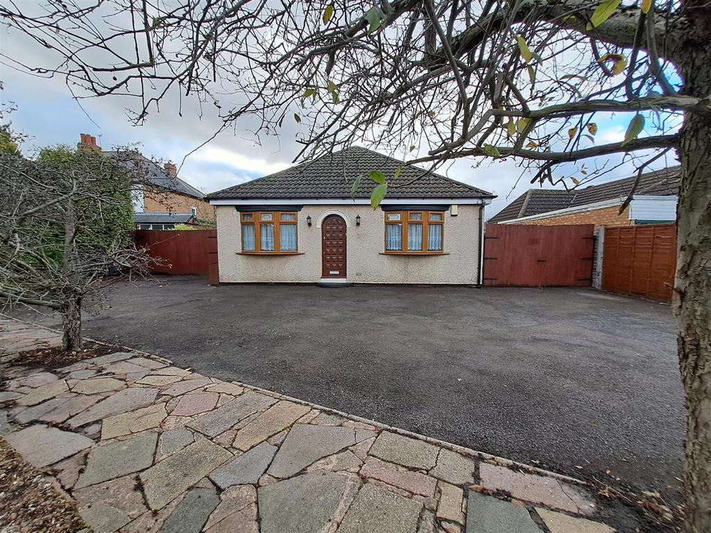 Sheaf Lane, Sheldon, Birmingham 4 bed detached bungalow £375,000