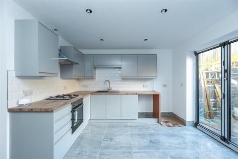 3 bedroom detached house for sale - Swansea Road, Pontardawe, Swansea
