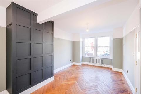 76 Aveling Park Road, London, E17 4NT