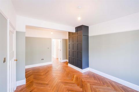 76 Aveling Park Road, London, E17 4NT