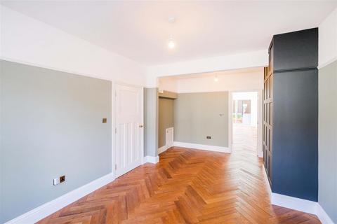 76 Aveling Park Road, London, E17 4NT