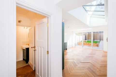76 Aveling Park Road, London, E17 4NT