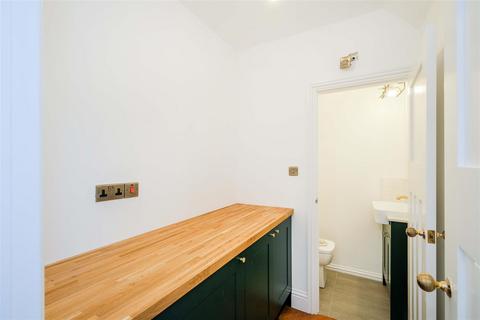 76 Aveling Park Road, London, E17 4NT