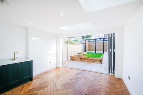 76 Aveling Park Road, London, E17 4NT